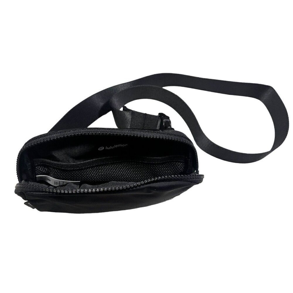 NWT Lululemon Everywhere waist bag & Fanny Pack Extended Strap Black - Picture 11 of 12